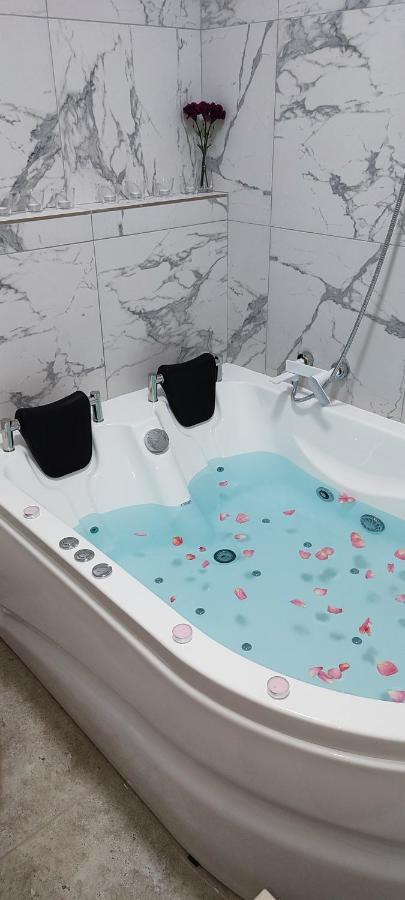 Апартаменты Jacuzzi Belle View Sinaia-Free Parking Экстерьер фото
