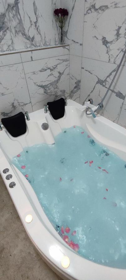 Апартаменты Jacuzzi Belle View Sinaia-Free Parking Экстерьер фото